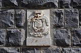 3 Relief  bogaty w symbole religijne